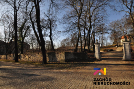 Zabytkowe Podziemia Nieopodal Zamku W Żarach